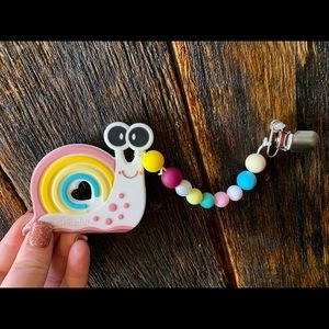 Teething clip